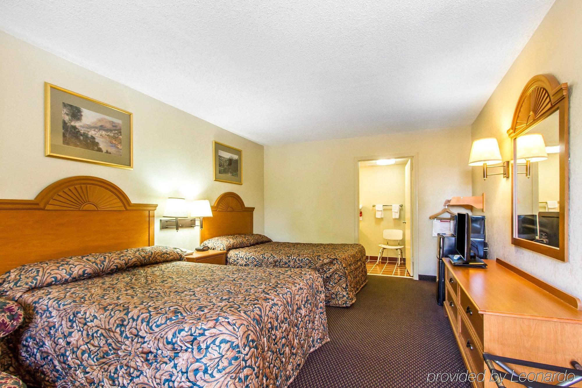 Econo Lodge & Suites Clarksville Exteriér fotografie