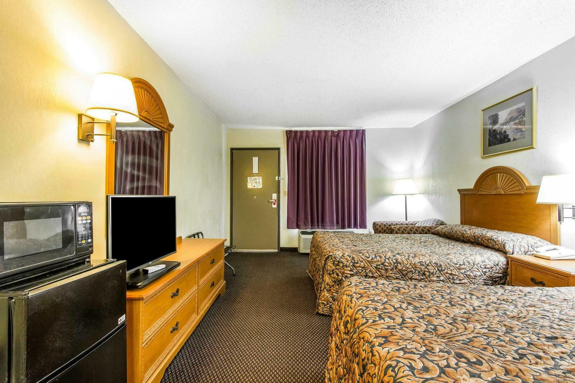Econo Lodge & Suites Clarksville Exteriér fotografie