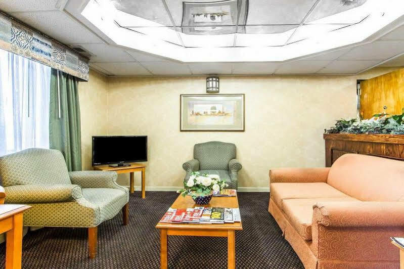 Econo Lodge & Suites Clarksville Exteriér fotografie